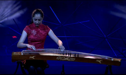 hannah brock playing the guzheng