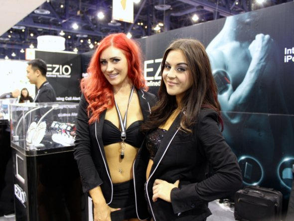 booth babes au CES 2013